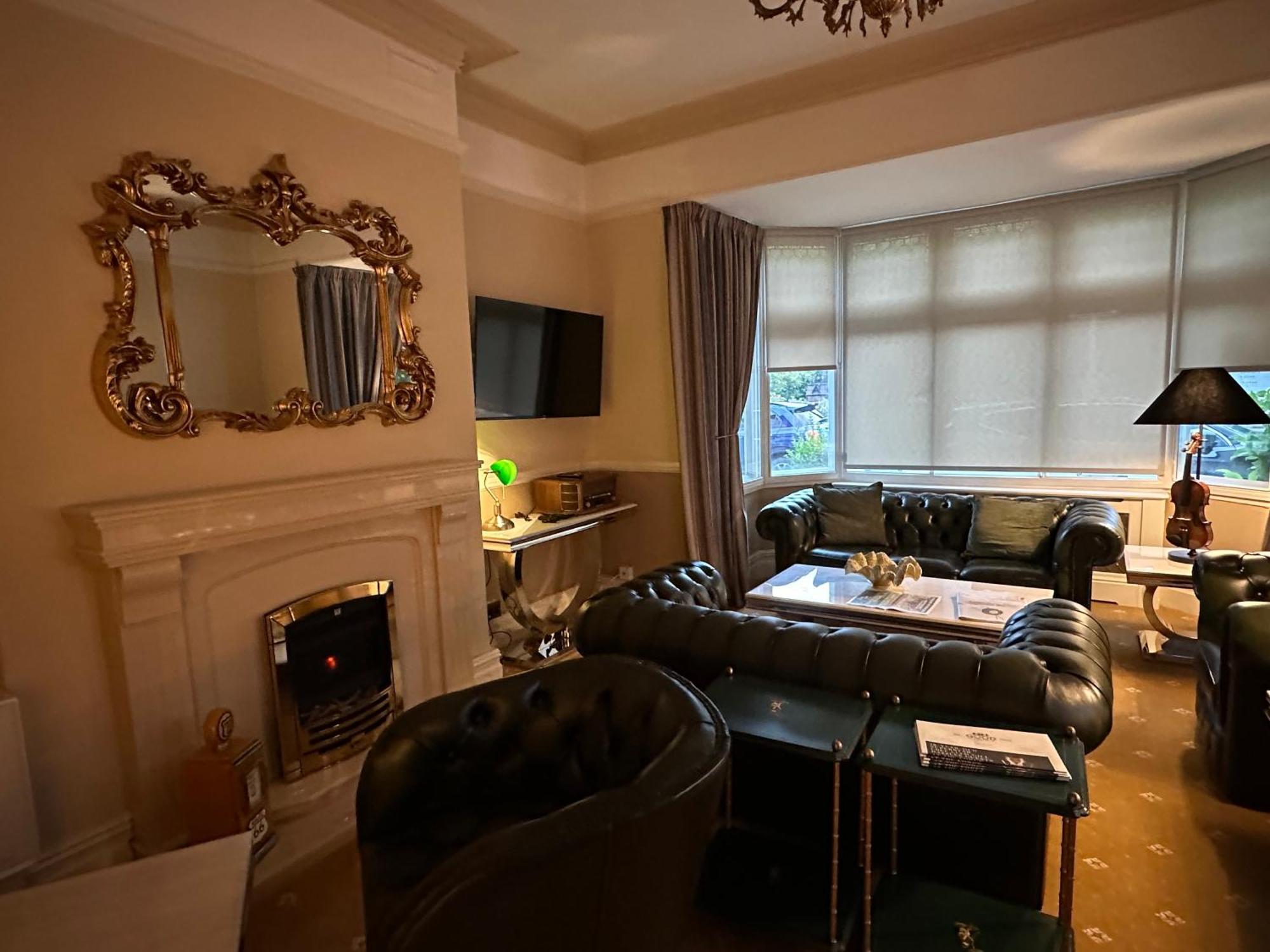 チェスター ハウス ゲスト ハウス Bed & Breakfast エクステリア 写真 The living room of a typical apartment