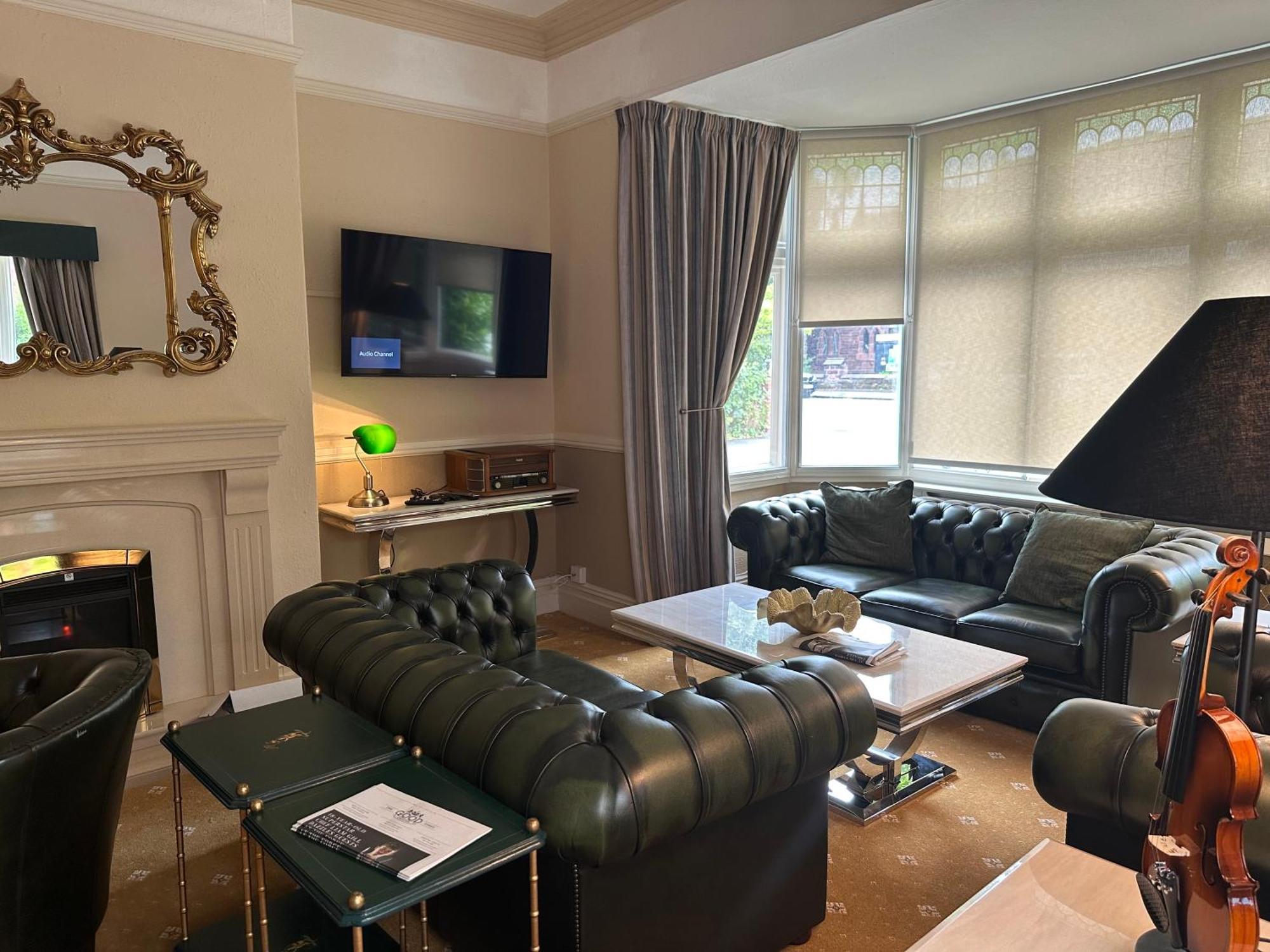 チェスター ハウス ゲスト ハウス Bed & Breakfast エクステリア 写真 The living room at the house