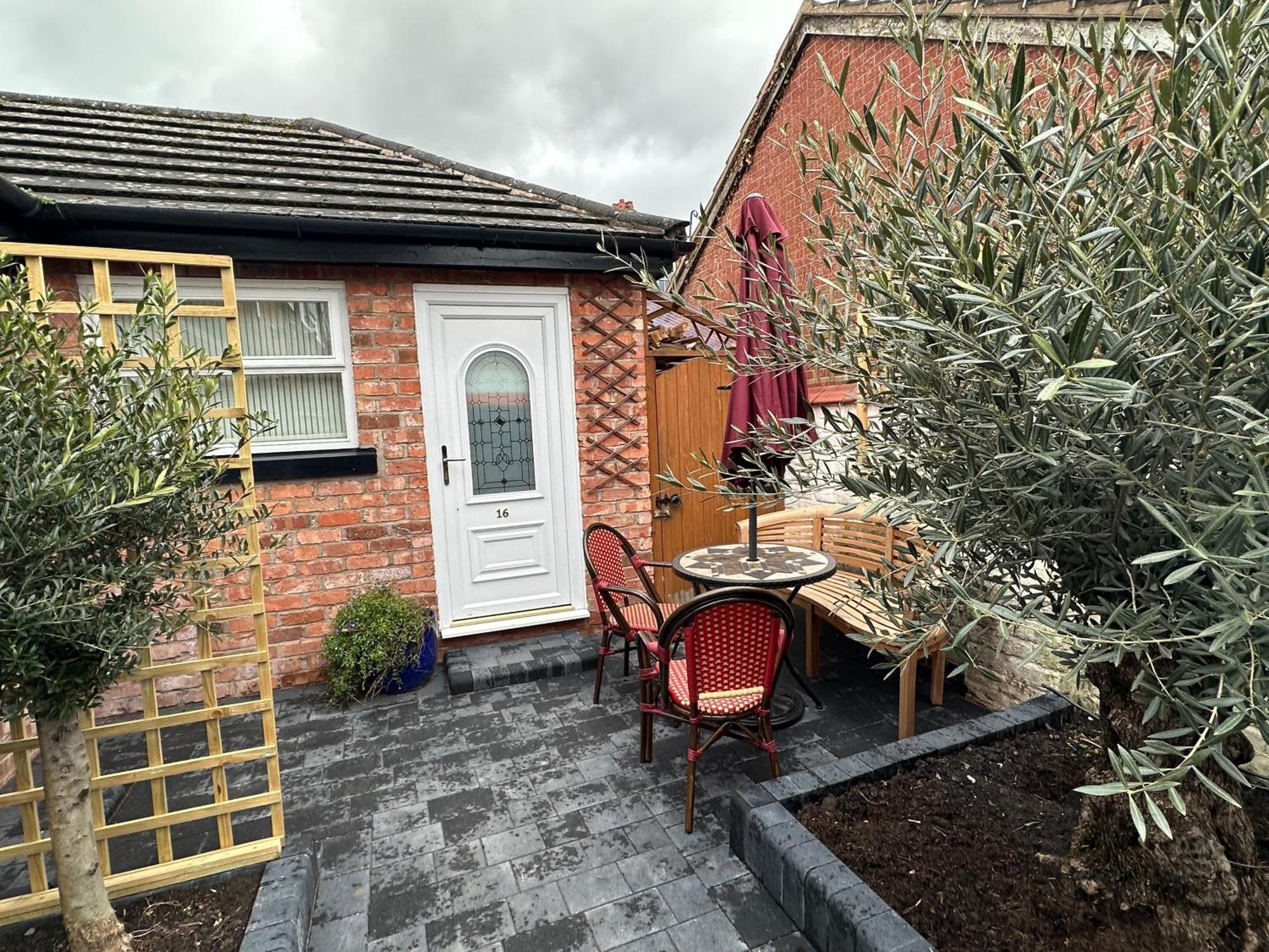 チェスター ハウス ゲスト ハウス Bed & Breakfast エクステリア 写真 Olive trees in the UK